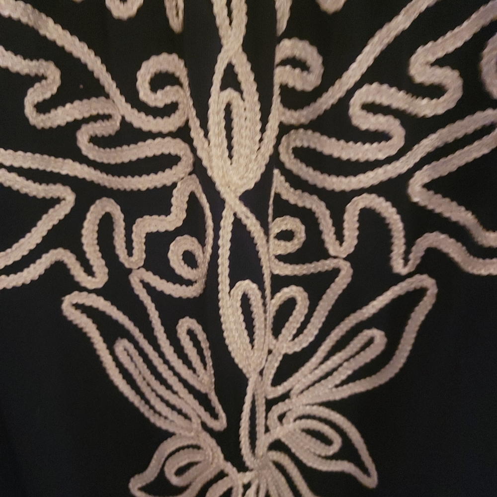 NAVY AND WHITE BOHO TOP - Picture 2 of 5